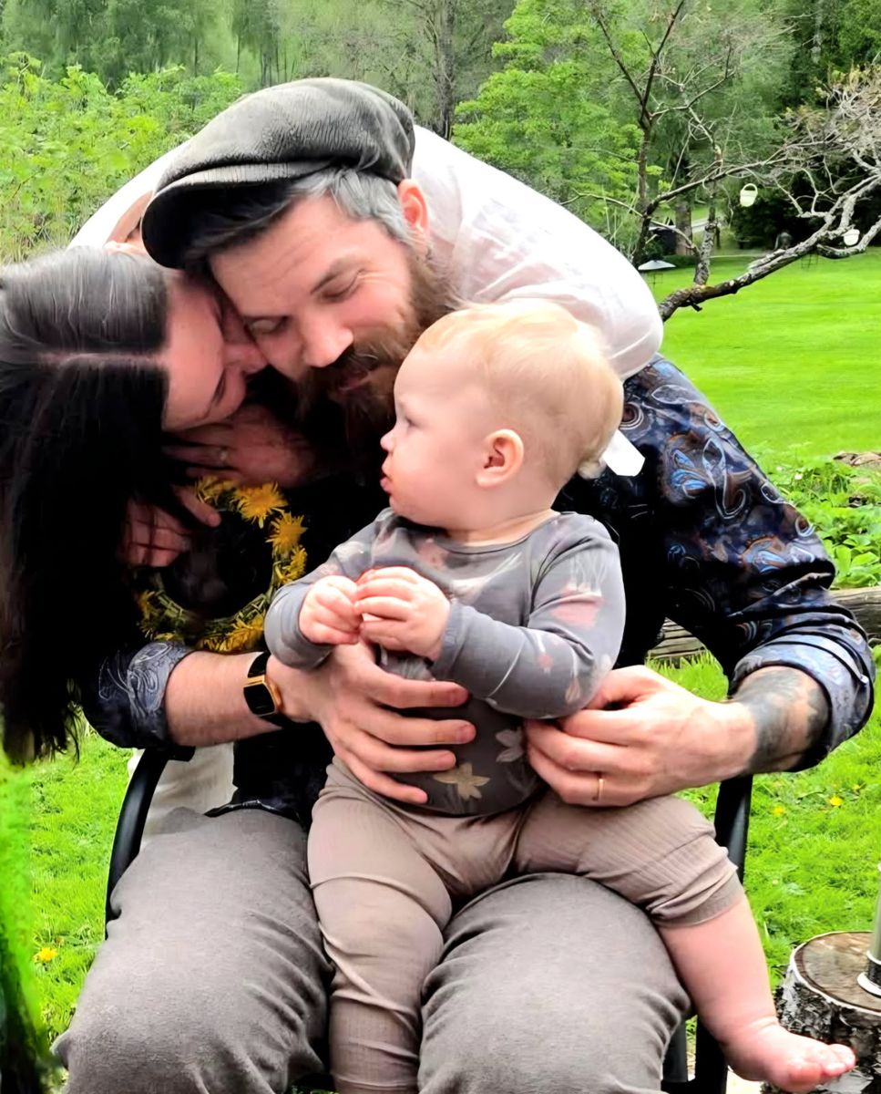 Familjekram i trädgården