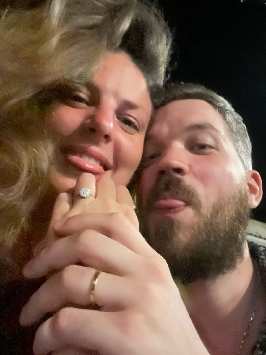Selfie med förlovningsringen