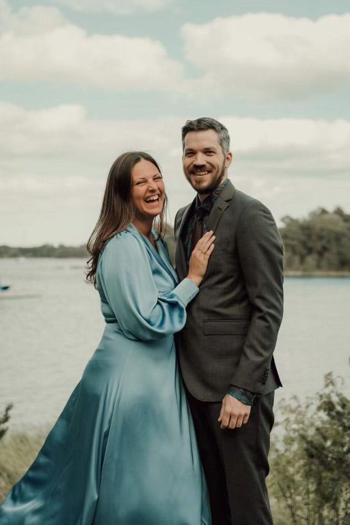 Filip och Anna vid sjön
